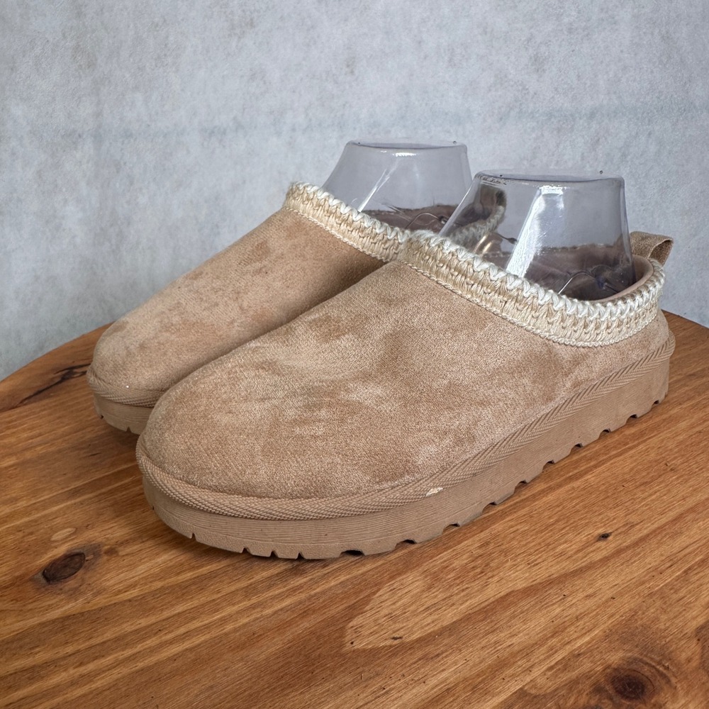 Olivia & Kate Slipper Clogs Womens 7.5 Tan Good Faux Fur Lined Platform Tasman